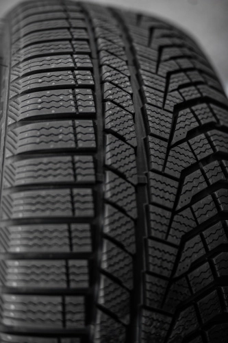 фото протектора и шины Ice Blazer Alpine EVO1 Шина Sailun Ice Blazer Alpine Evo 1 235/65 R17 108H