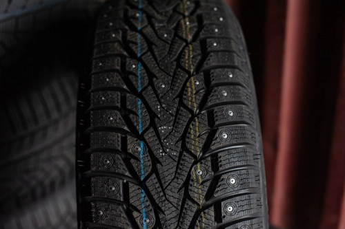 фото протектора и шины WINTERNOVA STUD III Шина ZMAX WINTERNOVA STUD III 225/60 R17 103T
